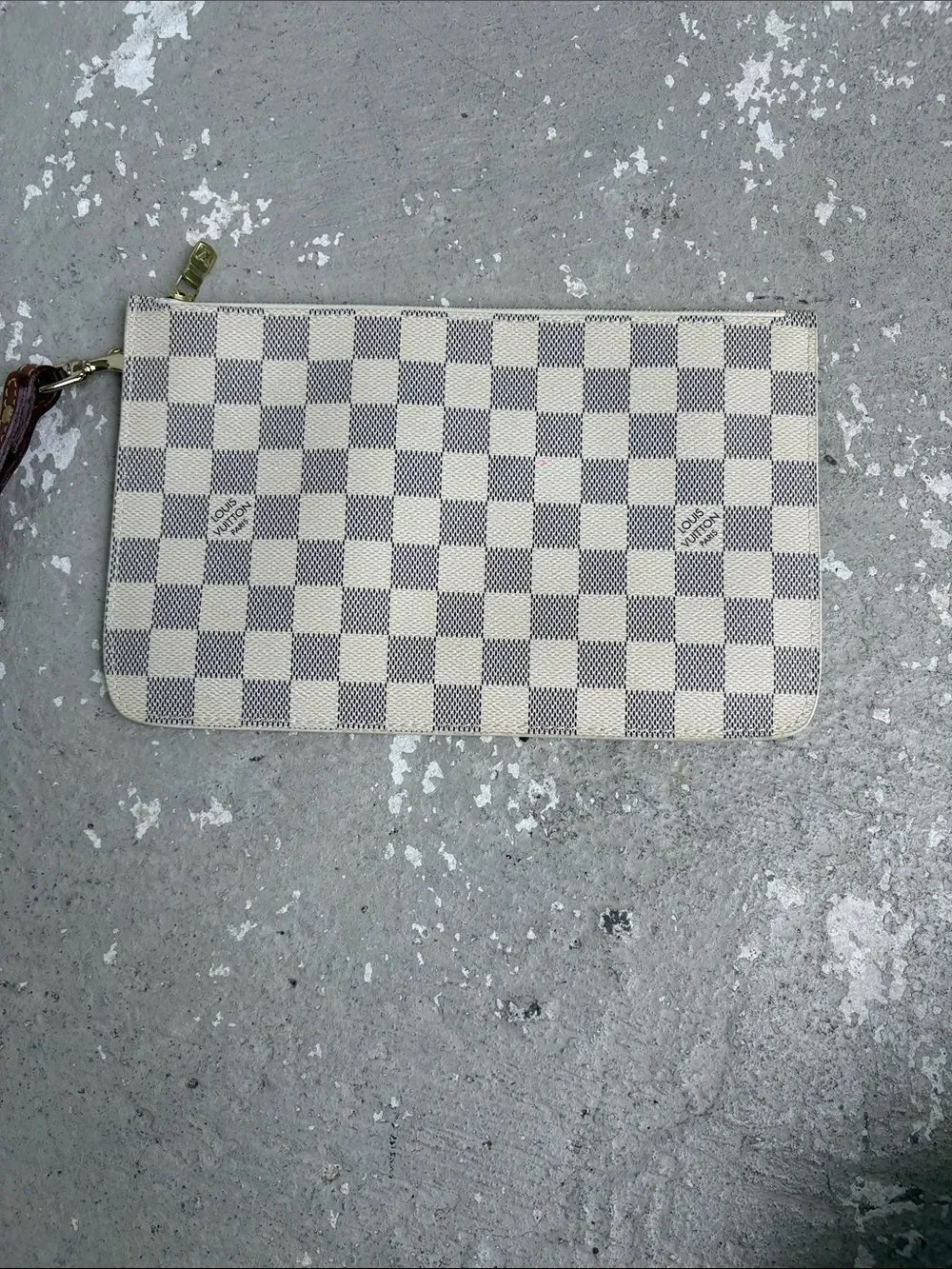 Louis Vuitton please look